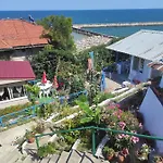Гостевой дом ваканционни къщи'на брега' On The Coast Варна
