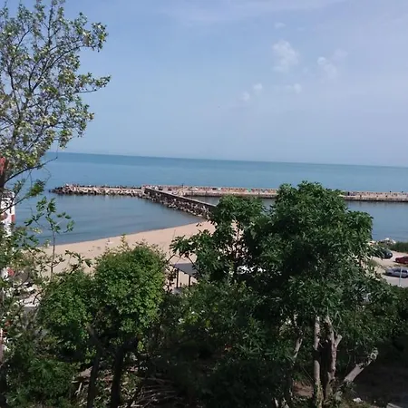 ваканционни къщи'на брега' On The Coast *