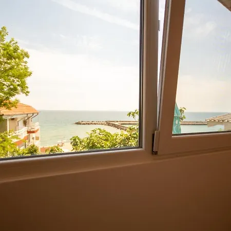 ваканционни къщи'на брега' On The Coast بيت ضيافة *