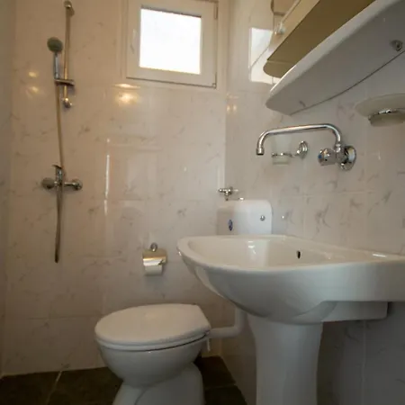 ваканционни къщи'на брега' On The Coast * فارنا