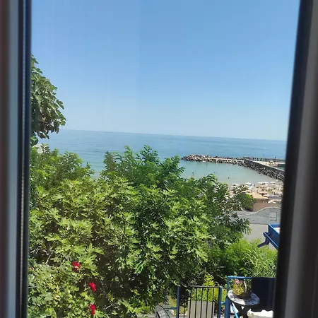 ваканционни къщи'на брега' On The Coast * Варна