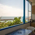 Guest house ваканционни къщи'на брега' On The Coast