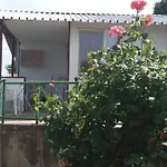 Guest house ваканционни къщи'на брега' On The Coast *