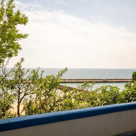 ваканционни къщи'на брега' On The Coast Гостевой дом