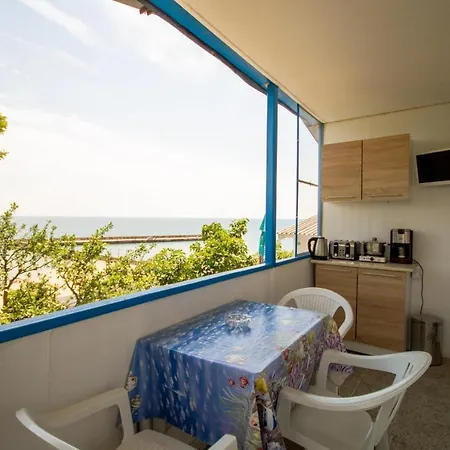 ваканционни къщи'на брега' On The Coast Гостевой дом Варна