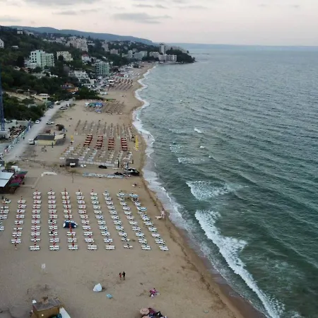 ваканционни къщи'на брега' On The Coast *